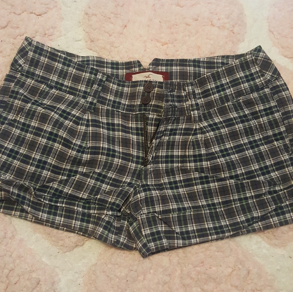 Hollister plaid shorts